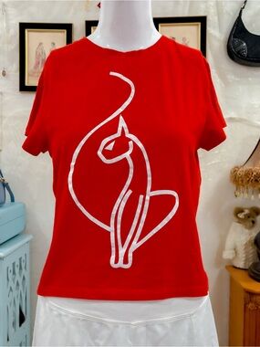 Casual Y2K style girly cat white graphic red baby tee